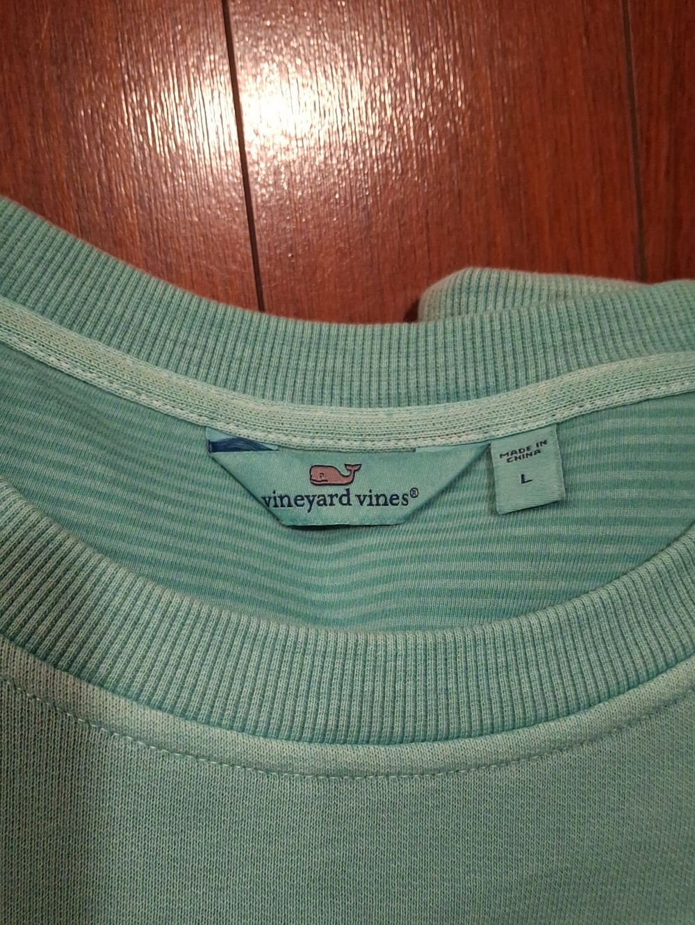 Vineyard Vines Mint Green Whale Logo Crewneck - Picture 12 of 12